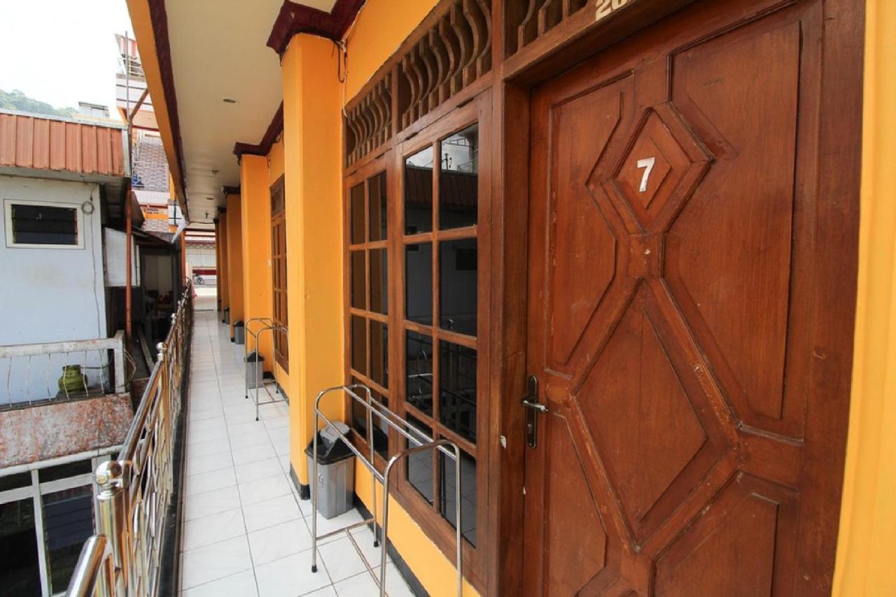Reddoorz Near Sarangan Lake Magetan Ngoại thất bức ảnh
